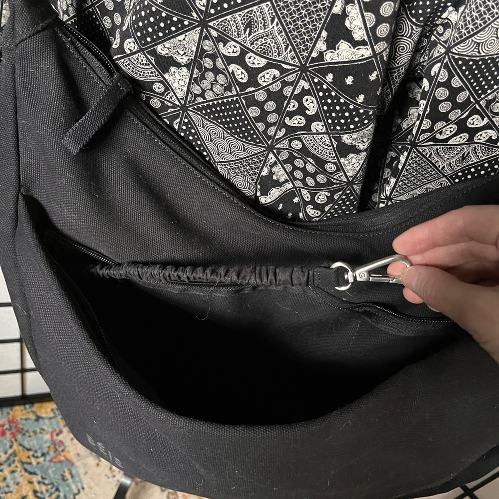 BEIS Carryall Crossbody - Picture 4 of 6